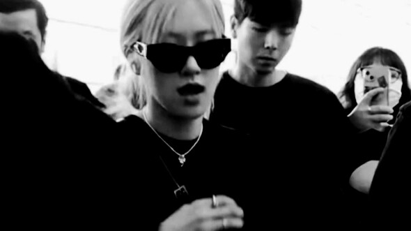 [ROSÉ] That guy always drives the female fans even crazier