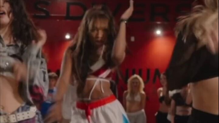 【บ้านแดง】ลาทริซไปเรียนคลาสของโจโจแล้ว! ท่าเต้นโดยโจโจ้ TATE MCRAE - It's ok I'm ok