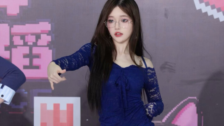 Warna biru juga punya pesona tersendiri | Every Night - EXID | Sudut pandang samping