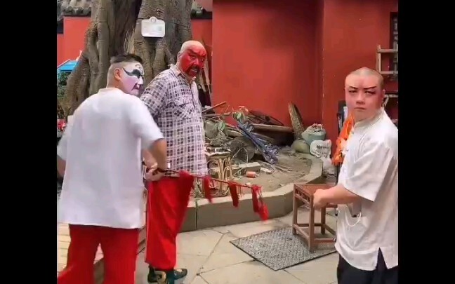 看吧，我师父舍不得打我的