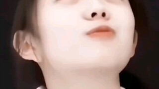 พี่สาวกำลังแสดงอะไรที่ใหม่มาก ฮ่าฮ่าฮ่าฮ่าฮ่าฮ่าฮ่า