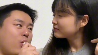 Ceritain satu lelucon favorit kamu yang selalu bikin kamu ngakak setiap kali dengerin～Aku mau dengar