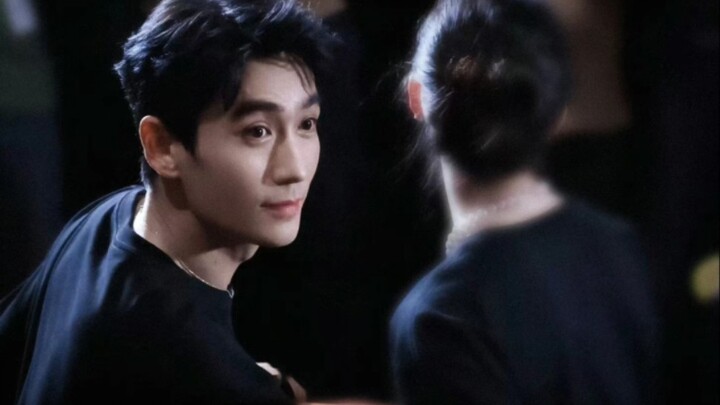 “พระเอกเงียบขรึมกับแฟนคลับจอมแสบในโซเชียล”