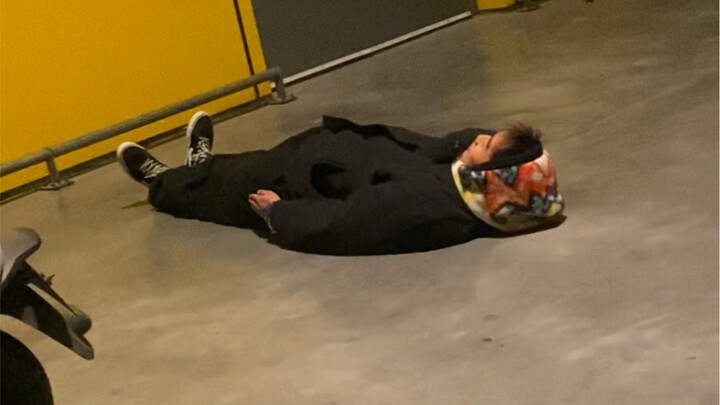 Có một sự an nhiên như lá rụng về cội.