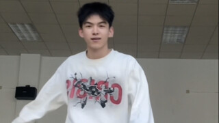 My friend wants to see a short-skirted dance cover of AOA