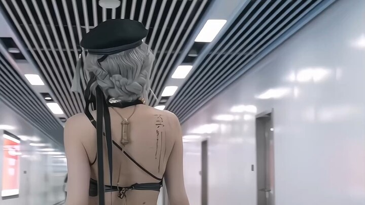 Jangan sembarangan mendekati saya, itu sangat berbahaya. Maksud saya, Anda yang akan berbahaya.