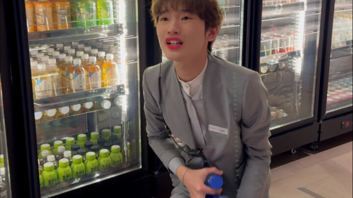 คุณผู้ชายช่วยควบคุมมือตัวเองหน่อย