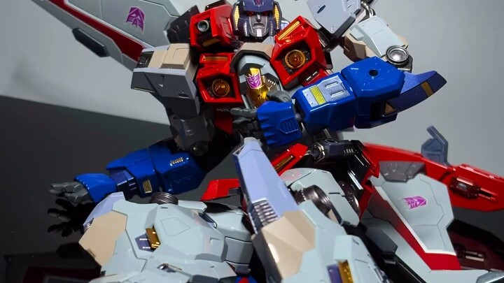 "ฉันเป็นผู้นำของดิเซปติคอนส์!" ไอรอนสไปเดอร์สตาร์สครีม