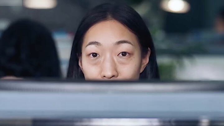 Drama baru sedang tayang~ Seorang gadis jelek dengan harga diri rendah ditertawakan di tempat kerja 