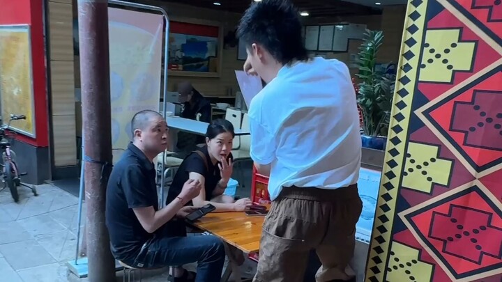 Tantangan Tukar Selembar Kertas dengan Makanan