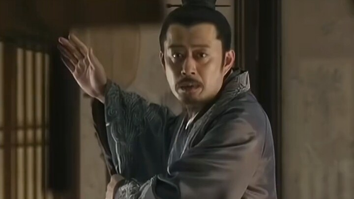 Hóa ra dưới hoàng đế, phẩm phục màu tím là cao nhất. Thảo nào khi Cố Đình Diệp khoác lên mình bộ tri