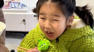 一家三口竟然吃不完100个饺子！