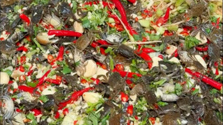 The raw marinated crabs on the streets of Chaoshan are delicious but a bit pinching to the mouth.