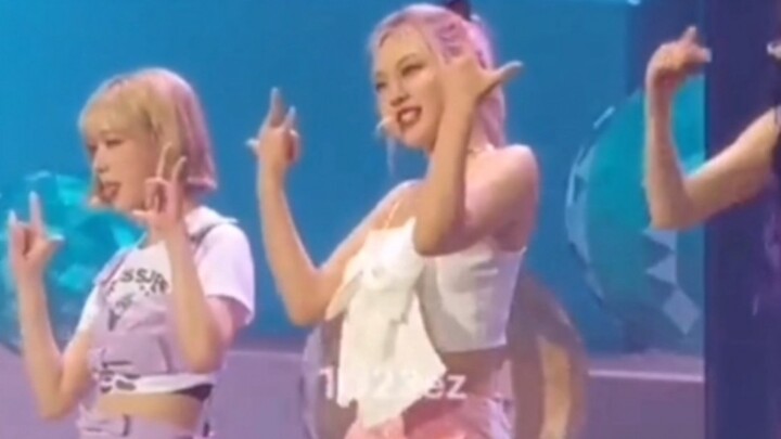 نينينغ رقصت (Tomboy + Kick it + Red flavor + Move + Rollin' + Gashina)