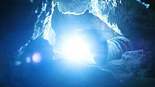 男人被困隧道，靠半袋狗粮撑了35天，韩国电影《隧道》