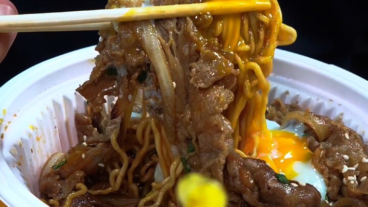 Hanya ini yang bisa bikin kenyang? Sudahlah, makan sekadarnya aja deh.