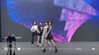 Học Sinh Cấp Ba Nhảy Cover  "DDUDU-DU DDU-DU" Trong Tiệc Nguyên Đán