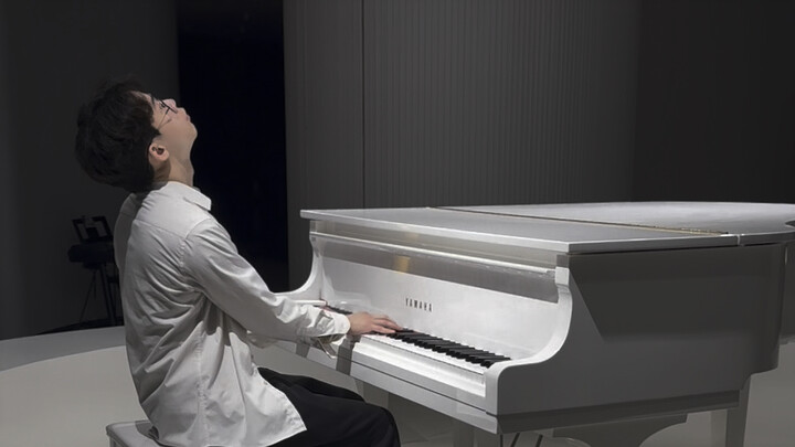 How to Play the Piano Without Hurting Your Neck