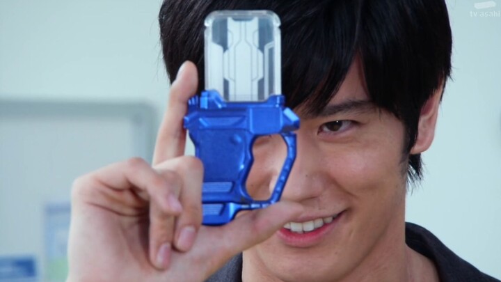 Kamen Rider Build, which I can't even finish watching even one episode of, is super hot, and even th