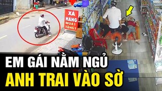 Ball và mẹ Trân lộ clip  nằm ngủ say không hề hay biết trộm vào sờ lấy điện thoại IPHONE 13 Pro Max