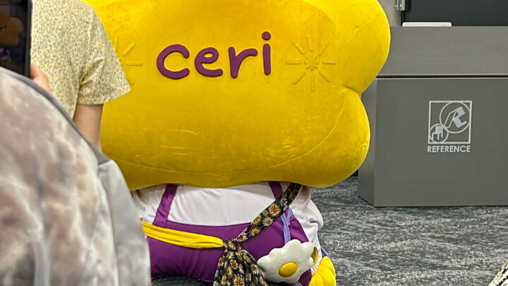 ชีวิตไม่ง่าย เซอรี่ออกมาร้องเพลงขอเงิน บรรดาคุณพ่อต้องเต้นแลกลายเซ็น