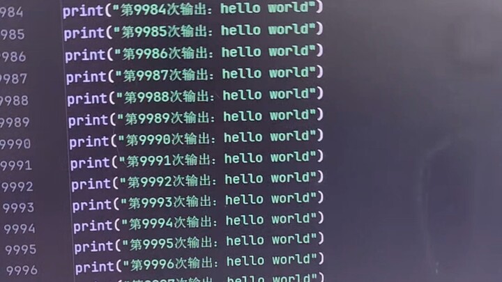 Kode berantakan mencetak hello world