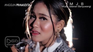 Ngangen Akustik (Kubisa Merindu Banyuwangi Version) - Anggun Pramudita (Official Video)