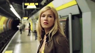 美女被困地铁站内，等待她的是噩梦般的炼狱