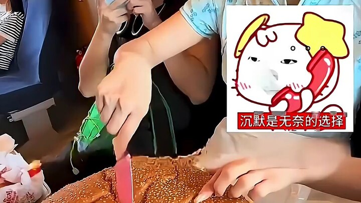 Giant Food Prank with Hilarious Reactions🧁🤣 #funny #fyp #scareprank #learontiktok #prank