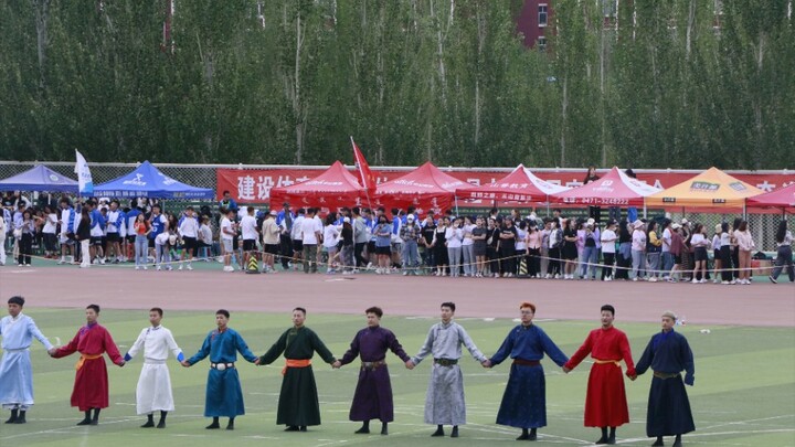 Surprise! A male college student performed Mongolian dance for the first time! It turned out to be l