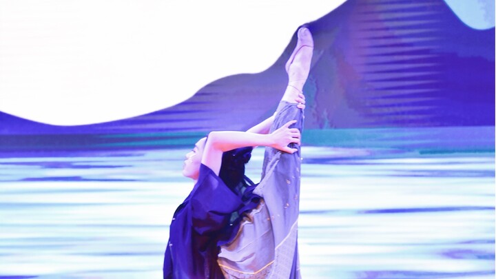 การเต้นรำแบบจีนคลาสสิก "ดอกบัวแห่งความรัก" ~ จากนักวิทยาศาสตร์และวิศวกรรมสมัครเล่น