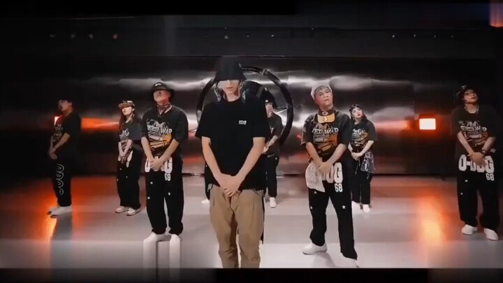 【تشانغ يي شينغ】أخي، هل كانت شمس هاينان متهورة معك؟ لماذا جانب من ذراعيك أسود والجانب الآخر أبيض؟ هل 