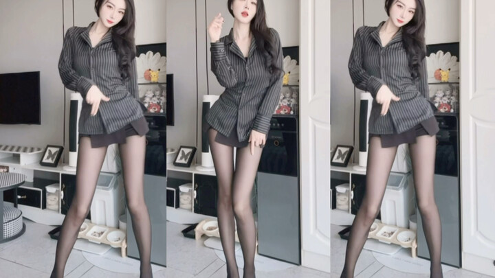 “Làm sao để thu hút sự chú ý của anh đây~Đi theo người dẫn chương trình”