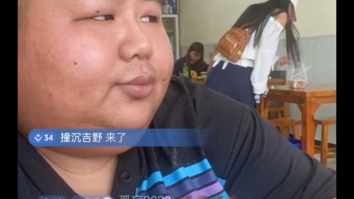 男人的通病，目送小美女这一块。。。