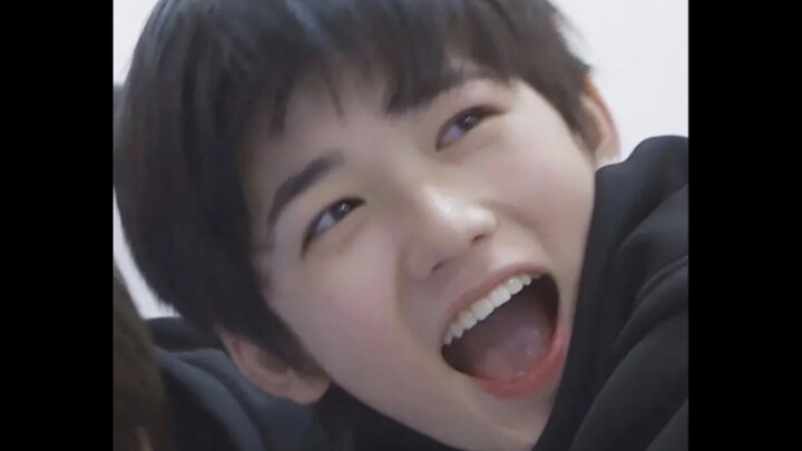 ما قه: وجهك دائري مثل كعكة البانمو… يا شوان: آه! (إنه لطيف بس، مو؟)