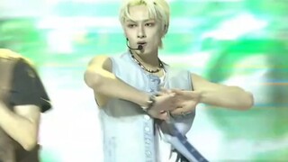 Bài hát trở lại mới nhất của SEVENTEEN THUNDER trình diễn lần đầu