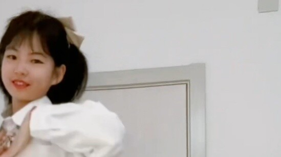 Twin ponytails and crossdressing! 18-year-old energetic idol, I'm sorry I'm so cute~