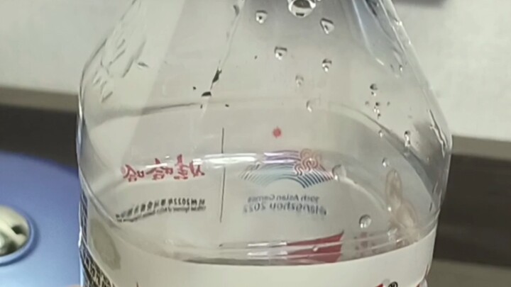 “ฉากเปลี่ยนแบบขวดน้ำ”