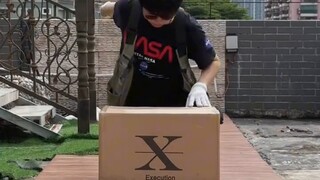 Unicorn Gundam yang minum Coke Jepang? Patung Godzilla Unicorn Gundam gk seri Judgment Studio Execut