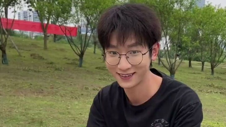 Có em trai là có soái ca