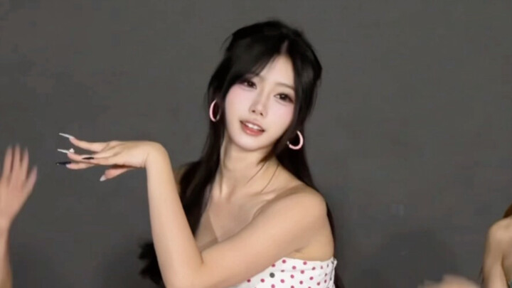 มาแล้วบาร์บี้สีชมพูทั้งตัว【รองเท้าส้นสูง】