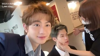 [Engsub/BL] Taking the American-style student card image, I was suddenly dragged into fitting room