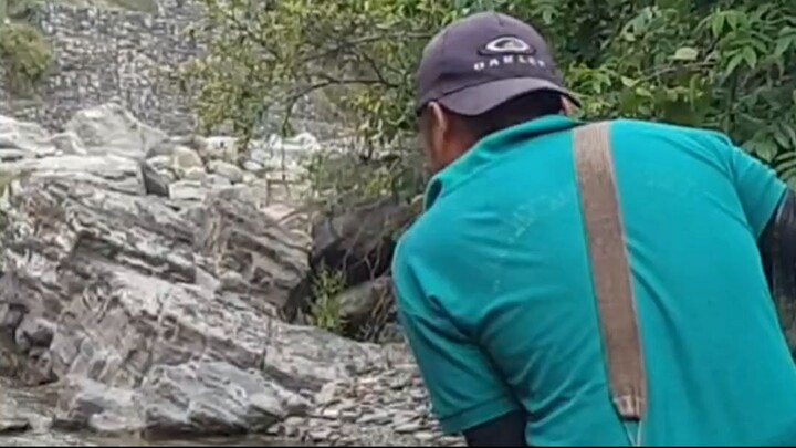 cast net fishing in Nepal | himalayan trout fishing with handmade cast net |