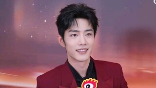 Saya beruntung. Saya mendengar Xiao Zhan menyanyikan "Don't Look Back" secara a cappella. Dalam wawa