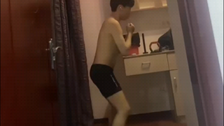 “当你老公突然运动可能是想突然想谈恋爱了”， 男生每天坐火车通勤3小时上下班