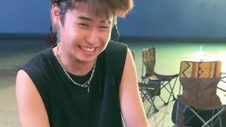 How come there are so many Kamen Riders selling yakiniku after two days of absence?
