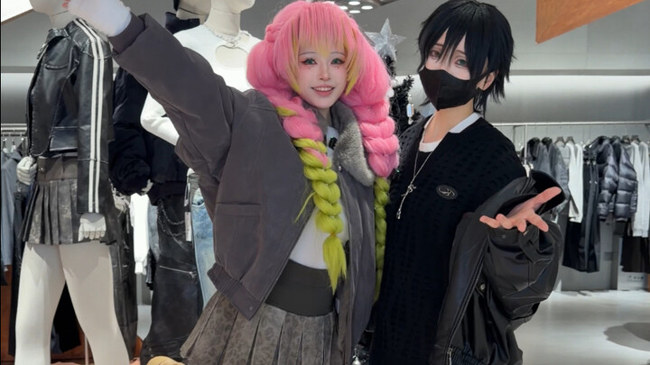 Anh Yhei? Anh hết quần áo để mặc rồi à?