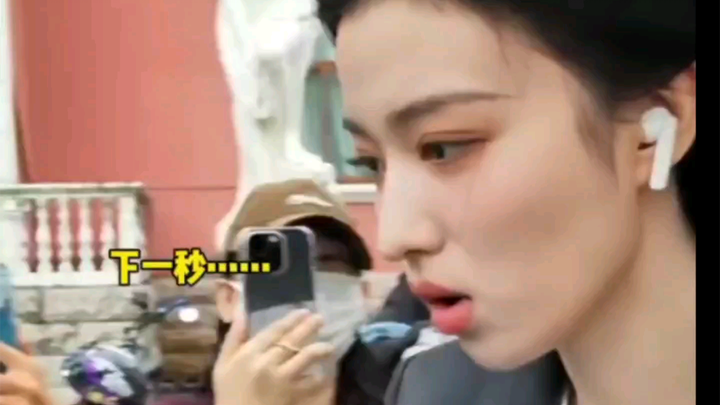 Hahaha, ngakak banget! Muka Wang Churan sampai kejang karena ketawa nih!