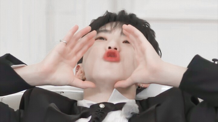 How can he be so cute!!