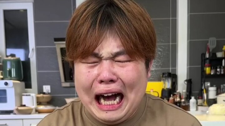 Xiao Ao belum mengunggah video di Bilibili — Pesta Ayam Robek Tangan